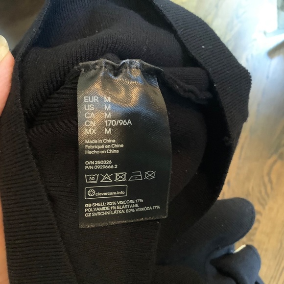H&M Women’s Black Knit Top Sweetheart Neck Long Sleeves Size M - Picture 6 of 6